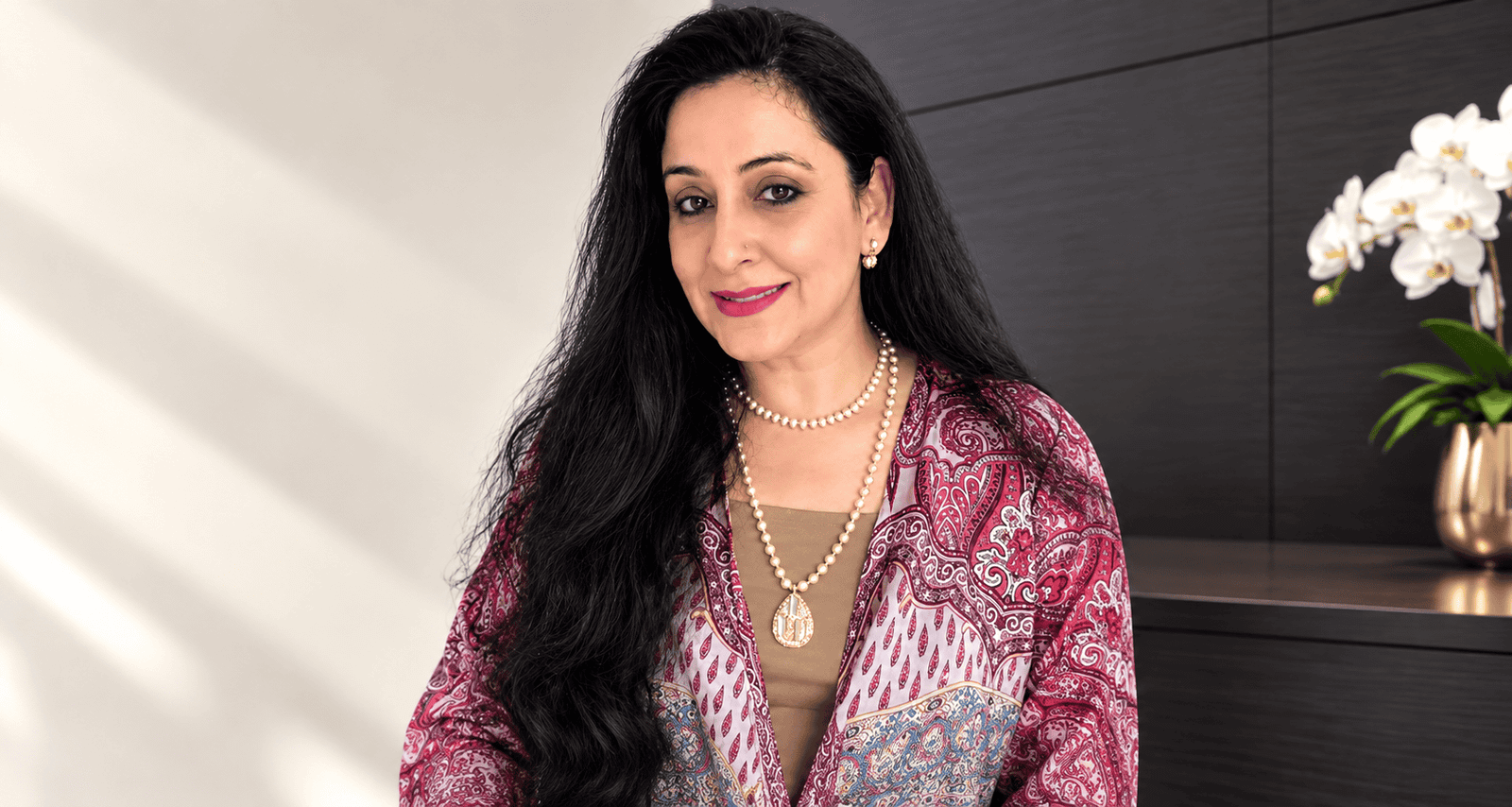 Raji wearing a Bellibon pearl necklace